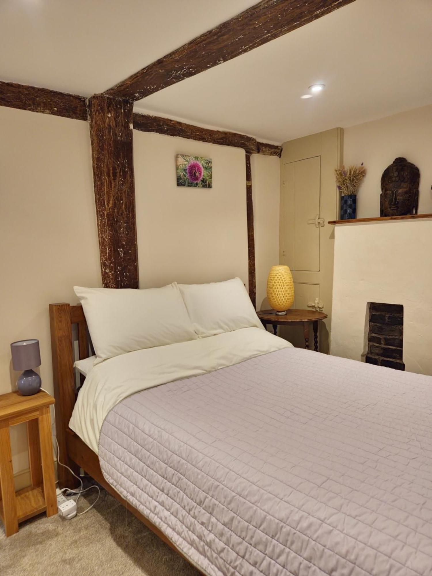Central Gloucester Self-Catering Flat - A Hidden Gem Eksteriør bilde